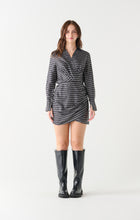 Charger l&#39;image dans la galerie, Robe satin print black tape - 2222628T-imprime noir/blanc

