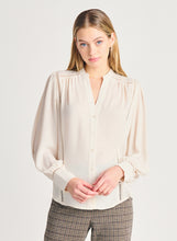 Charger l&#39;image dans la galerie, Blouse beige black tape - 2223718T- beige Clair

