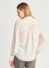 Charger l&#39;image dans la galerie, Blouse beige black tape - 2223718T- beige Clair
