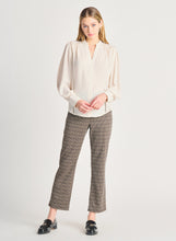 Charger l&#39;image dans la galerie, Blouse beige black tape - 2223718T- beige Clair
