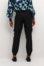 Charger l&#39;image dans la galerie, Pantalon cargo noir KAFFE - 10507859-black deep
