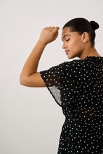 Charger l&#39;image dans la galerie, Blouse - Kaffe Curve - 10582575 - Noir / Blanc
